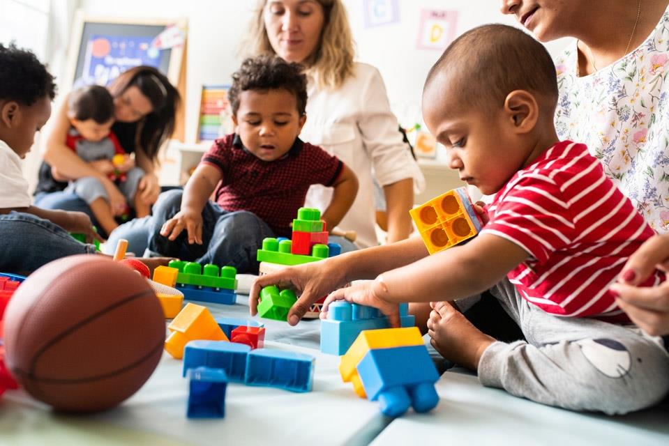 children-play-group